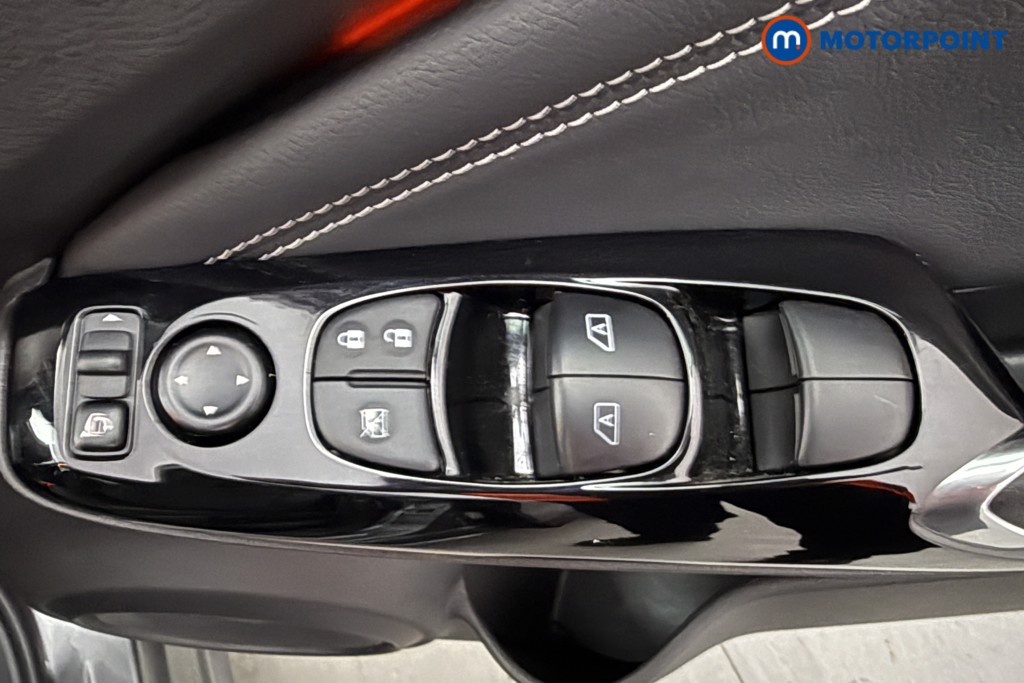 Nissan Juke Tekna Automatic Petrol SUV - Stock Number (1634290) - 15th supplementary image