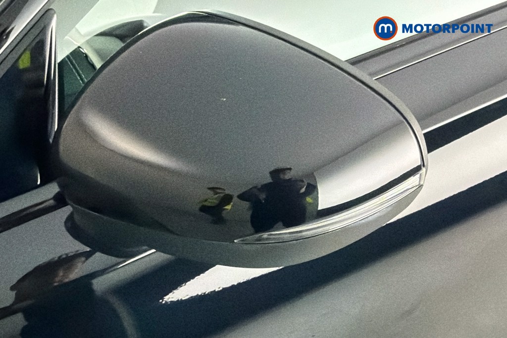 Mercedes-Benz A Class Amg Line Executive Edition Automatic Petrol Hatchback - Stock Number (1634653) - 43rd supplementary image