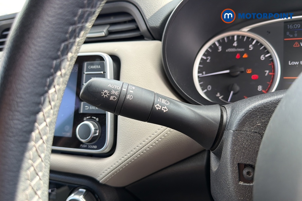 Nissan Micra Tekna Manual Petrol Hatchback - Stock Number (1637671) - 5th supplementary image