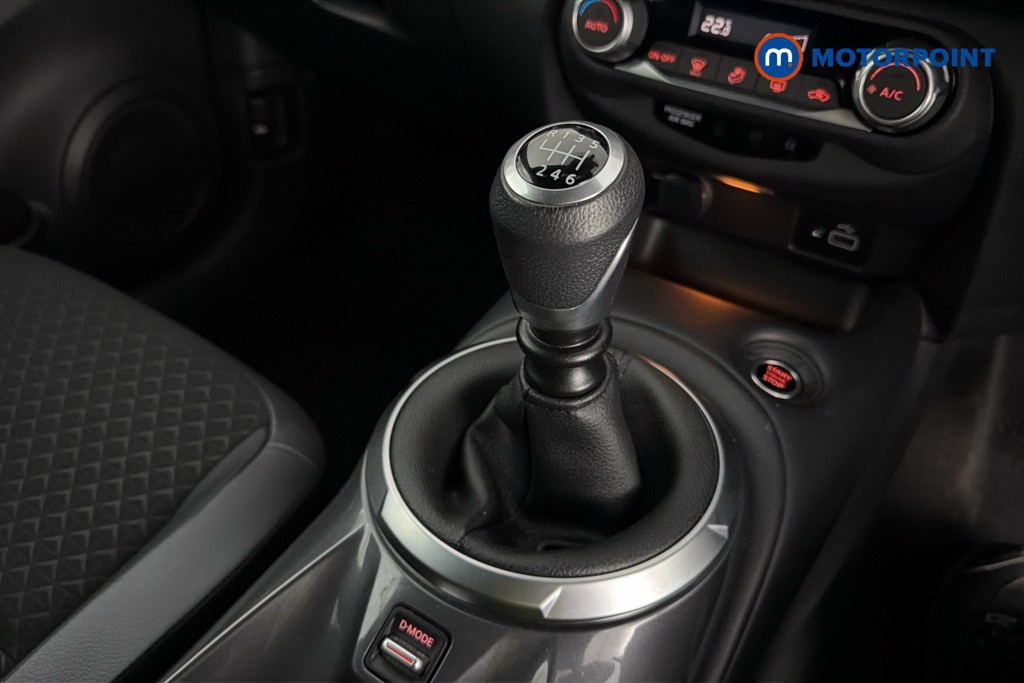 Nissan Juke N-Connecta Manual Petrol SUV - Stock Number (1638170) - 15th supplementary image