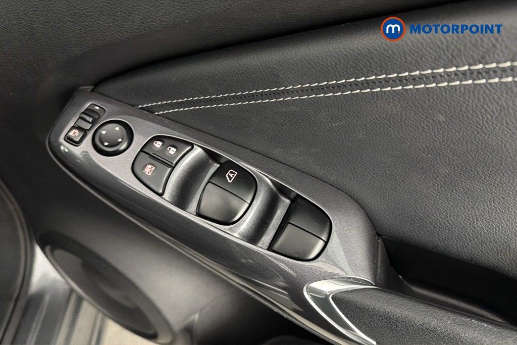 Nissan Juke N-Connecta Manual Petrol SUV - Stock Number (1638170) - 20th supplementary image