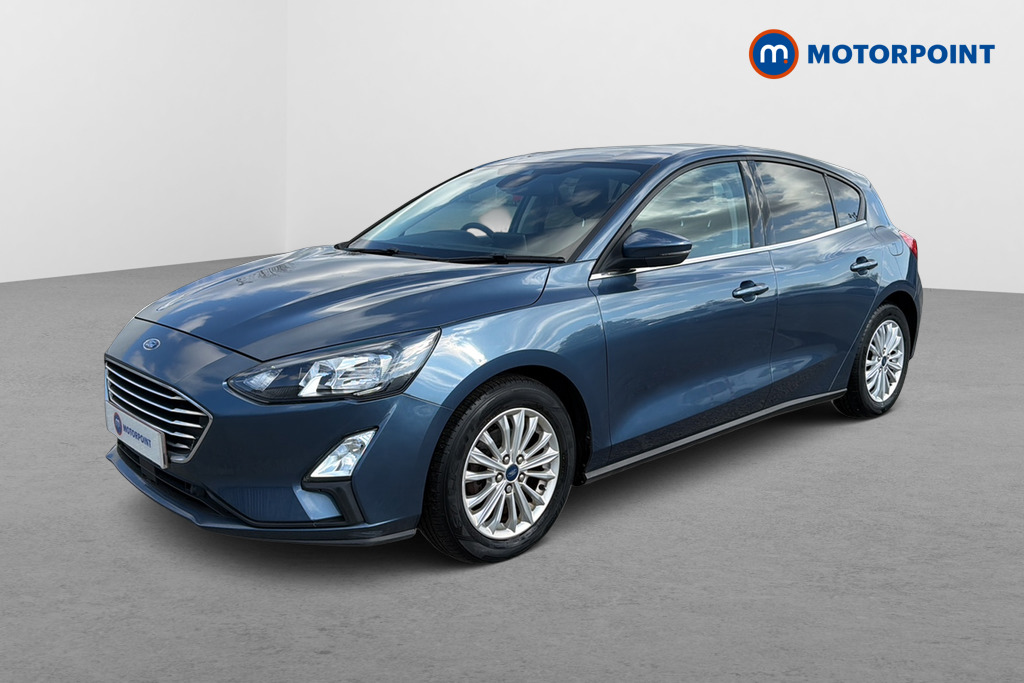 Ford Focus Titanium Manual Petrol Hatchback - Stock Number (1639219) - Passenger side front corner