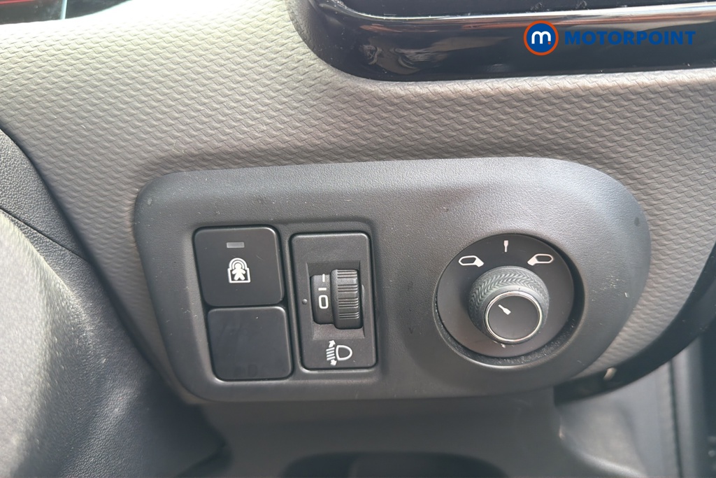 Citroen C4 Cactus Flair Automatic Petrol SUV - Stock Number (1639343) - 11th supplementary image