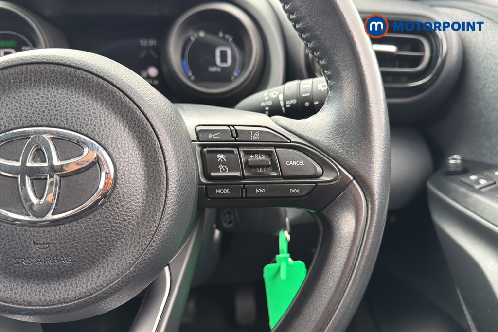 Toyota Yaris Design Automatic Petrol-Electric Hybrid Hatchback - Stock Number (1639566) - 3rd supplementary image