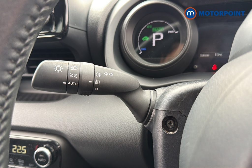 Toyota Yaris Design Automatic Petrol-Electric Hybrid Hatchback - Stock Number (1639566) - 5th supplementary image