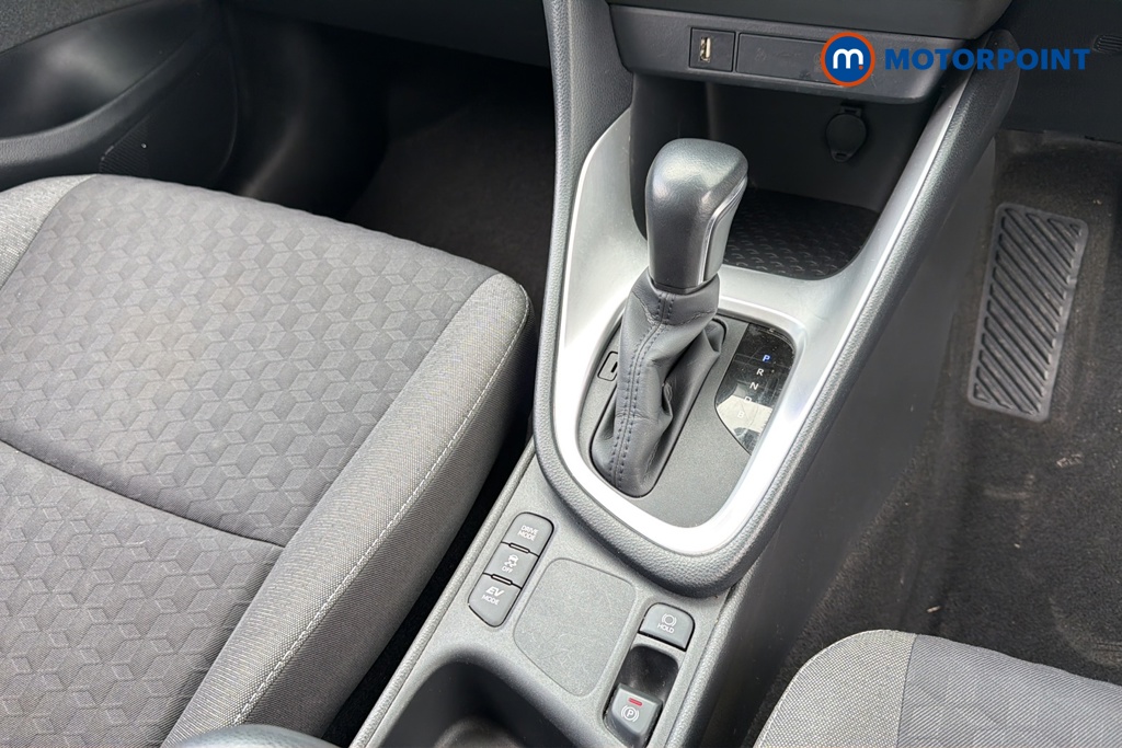 Toyota Yaris Design Automatic Petrol-Electric Hybrid Hatchback - Stock Number (1639566) - 15th supplementary image