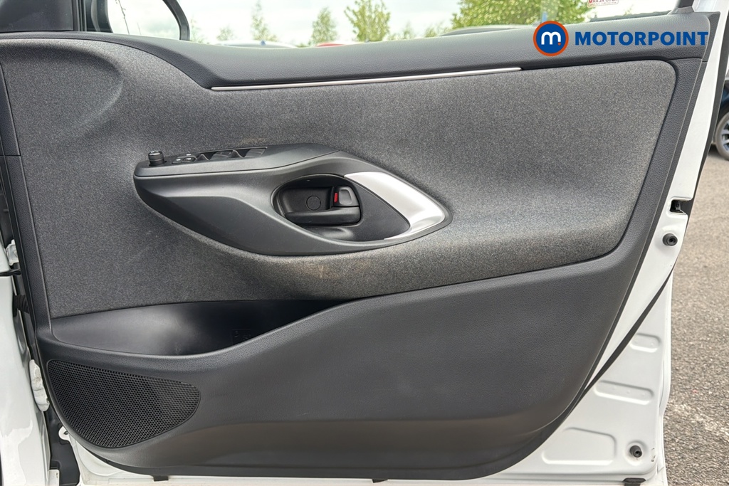 Toyota Yaris Design Automatic Petrol-Electric Hybrid Hatchback - Stock Number (1639566) - 18th supplementary image