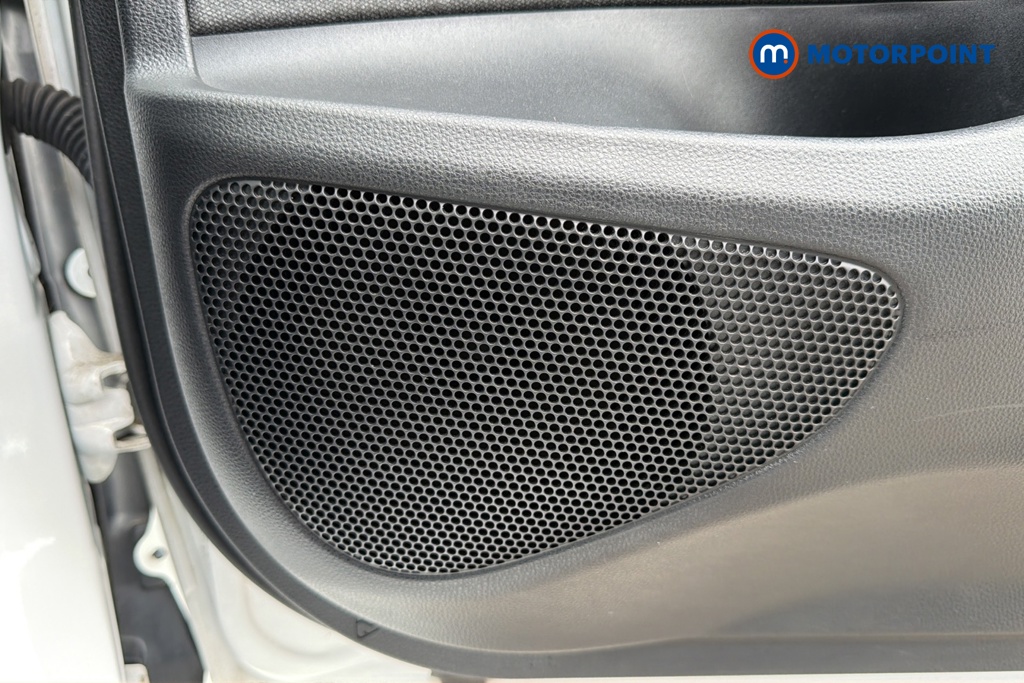 Toyota Yaris Design Automatic Petrol-Electric Hybrid Hatchback - Stock Number (1639566) - 21st supplementary image