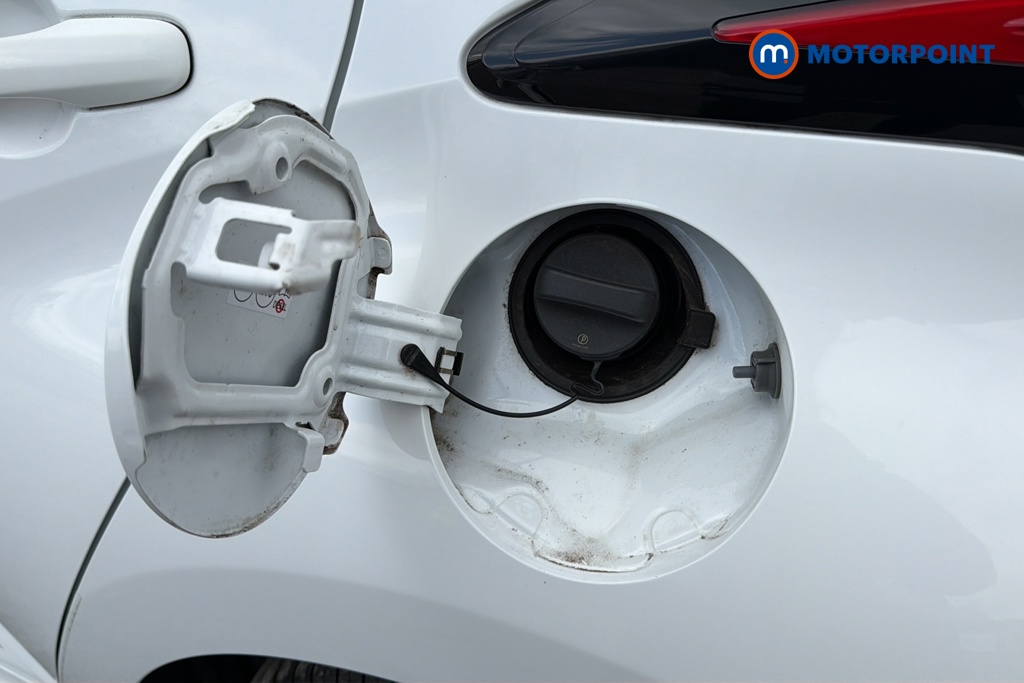 Toyota Yaris Design Automatic Petrol-Electric Hybrid Hatchback - Stock Number (1639566) - 41st supplementary image