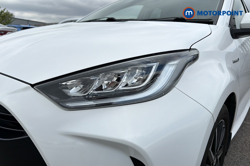 Toyota Yaris Design Automatic Petrol-Electric Hybrid Hatchback - Stock Number (1639566) - 42nd supplementary image