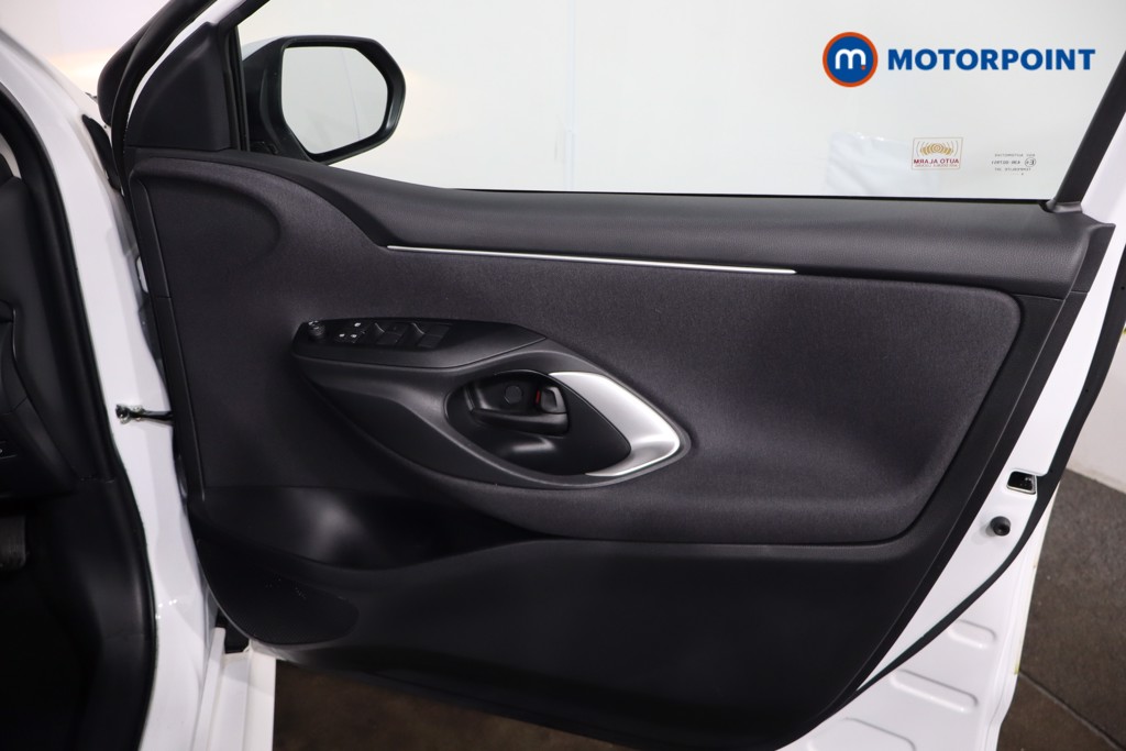 Toyota Yaris Icon Automatic Petrol-Electric Hybrid Hatchback - Stock Number (1639599) - 22nd supplementary image