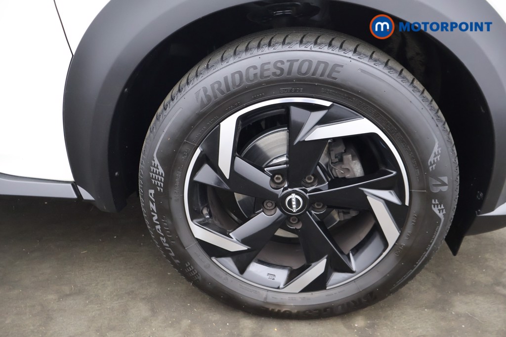 Nissan Juke N-Connecta Manual Petrol SUV - Stock Number (1628145) - 13th supplementary image