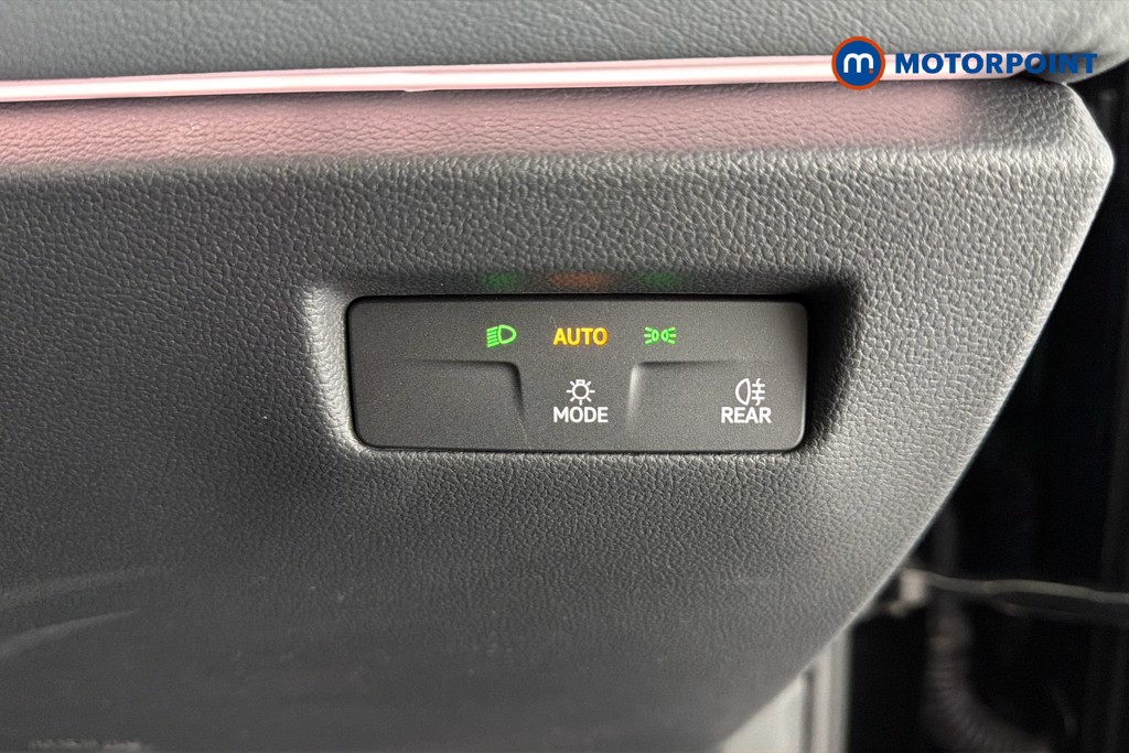 Volkswagen Passat Life Automatic Petrol Plug-In Hybrid Estate - Stock Number (1632913) - 18th supplementary image