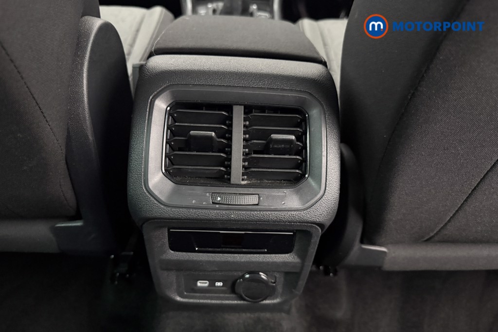 Volkswagen Tiguan Life Manual Petrol SUV - Stock Number (1633669) - 21st supplementary image