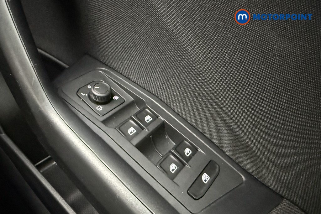 Volkswagen T-Roc Life Manual Petrol SUV - Stock Number (1633680) - 17th supplementary image