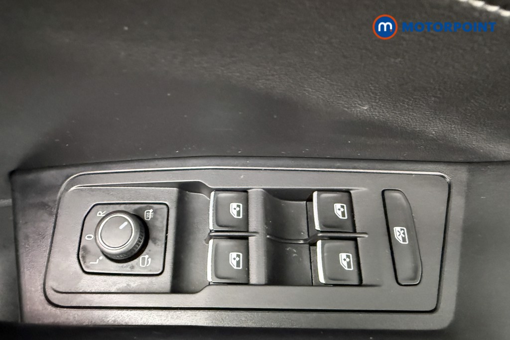 Volkswagen T-Roc R-Line Automatic Petrol SUV - Stock Number (1633685) - 19th supplementary image