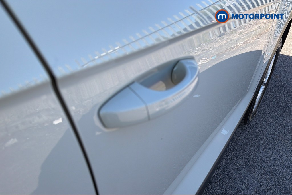 Volkswagen T-Roc Life Automatic Petrol SUV - Stock Number (1634471) - 42nd supplementary image