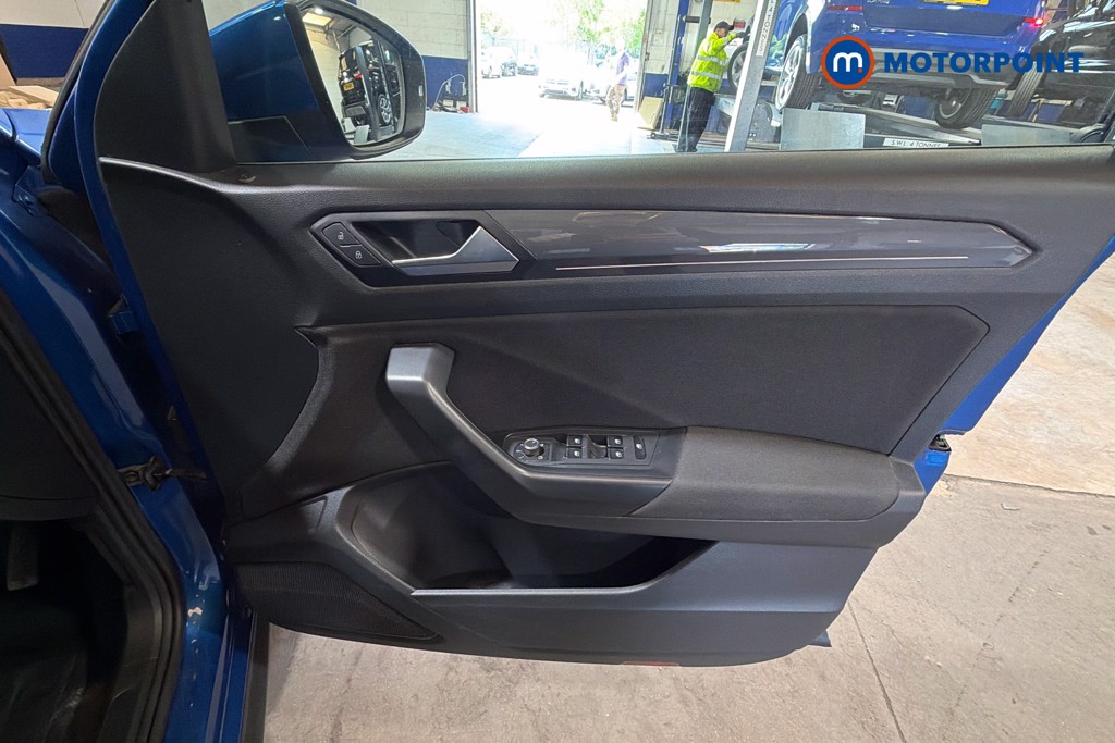 Volkswagen T-Roc SEL Automatic Petrol SUV - Stock Number (1635726) - 19th supplementary image