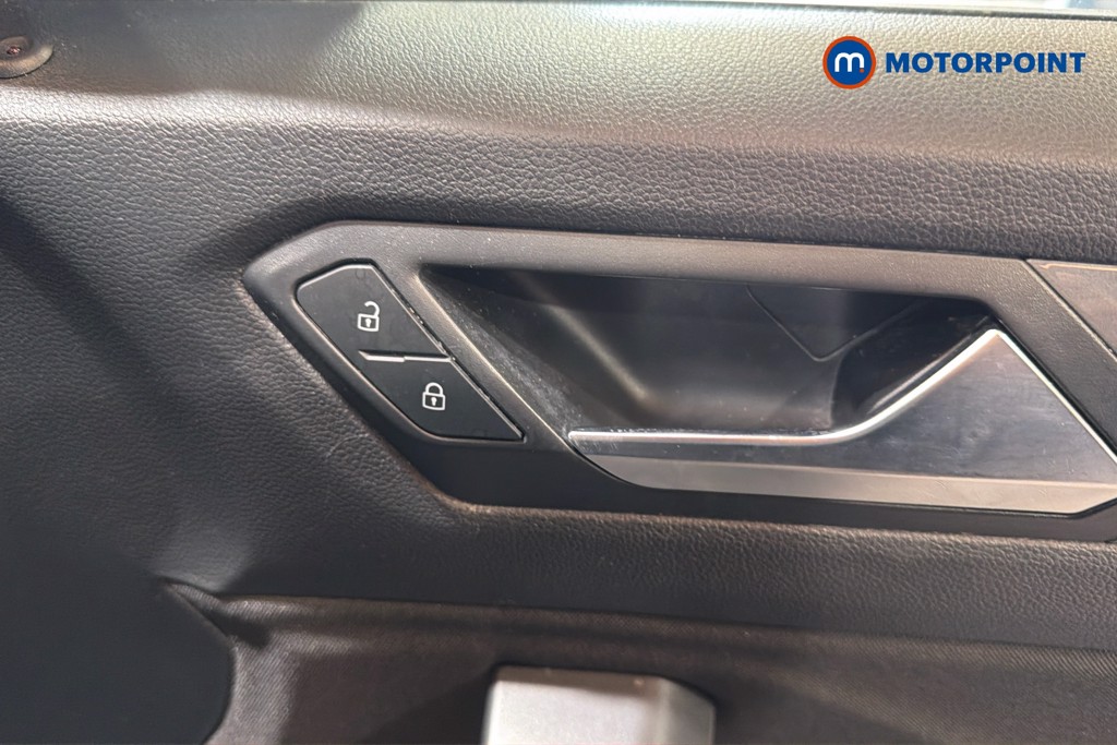 Volkswagen T-Roc SEL Automatic Petrol SUV - Stock Number (1635726) - 42nd supplementary image