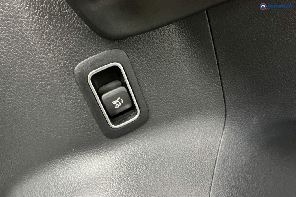 Mercedes-Benz B Class Amg Line Automatic Petrol Hatchback - Stock Number (1637403) - 29th supplementary image