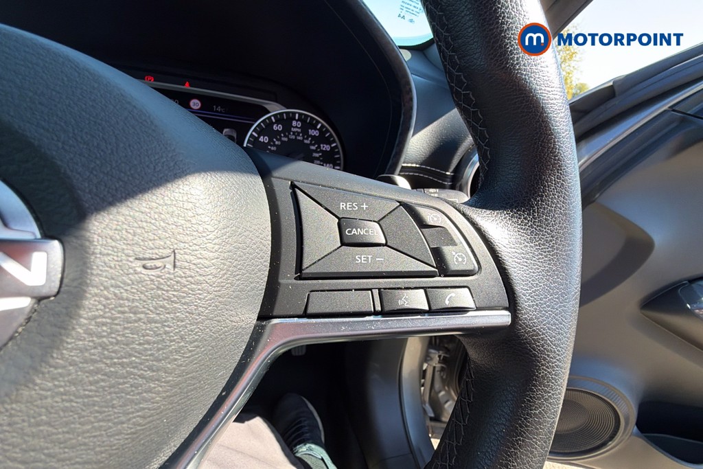 Nissan Juke N-Connecta Automatic Petrol SUV - Stock Number (1638179) - 4th supplementary image