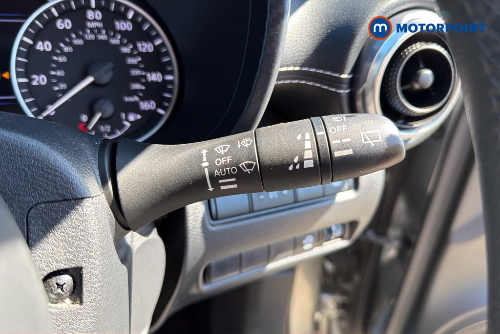 Nissan Juke N-Connecta Automatic Petrol SUV - Stock Number (1638179) - 7th supplementary image