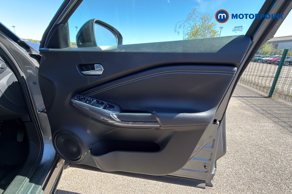 Nissan Juke N-Connecta Automatic Petrol SUV - Stock Number (1638179) - 19th supplementary image