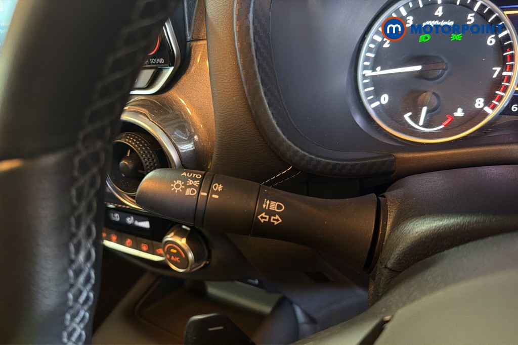 Nissan Juke N-Connecta Automatic Petrol SUV - Stock Number (1626323) - 6th supplementary image