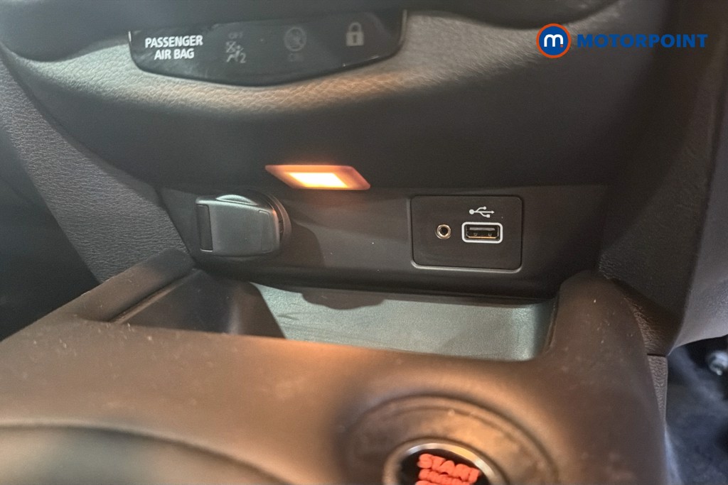 Nissan Juke N-Connecta Automatic Petrol SUV - Stock Number (1626323) - 17th supplementary image