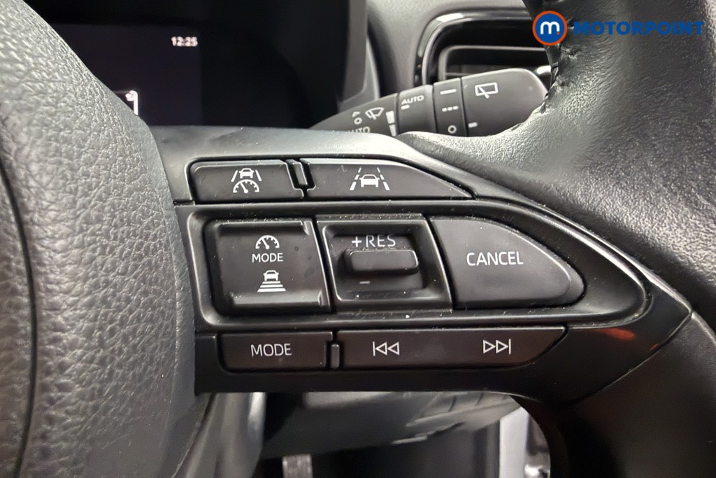 Toyota Yaris Design Automatic Petrol-Electric Hybrid Hatchback - Stock Number (1626706) - 3rd supplementary image