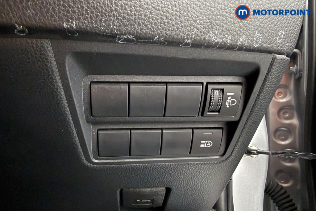 Toyota Yaris Design Automatic Petrol-Electric Hybrid Hatchback - Stock Number (1626706) - 4th supplementary image