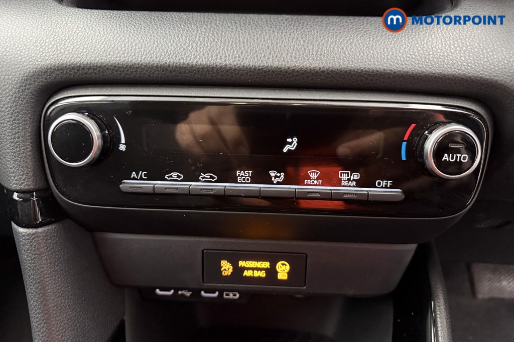 Toyota Yaris Design Automatic Petrol-Electric Hybrid Hatchback - Stock Number (1626706) - 9th supplementary image