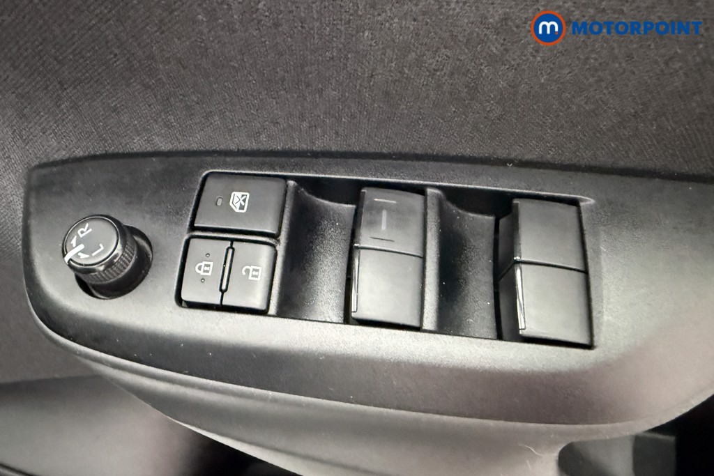 Toyota Yaris Design Automatic Petrol-Electric Hybrid Hatchback - Stock Number (1626706) - 14th supplementary image