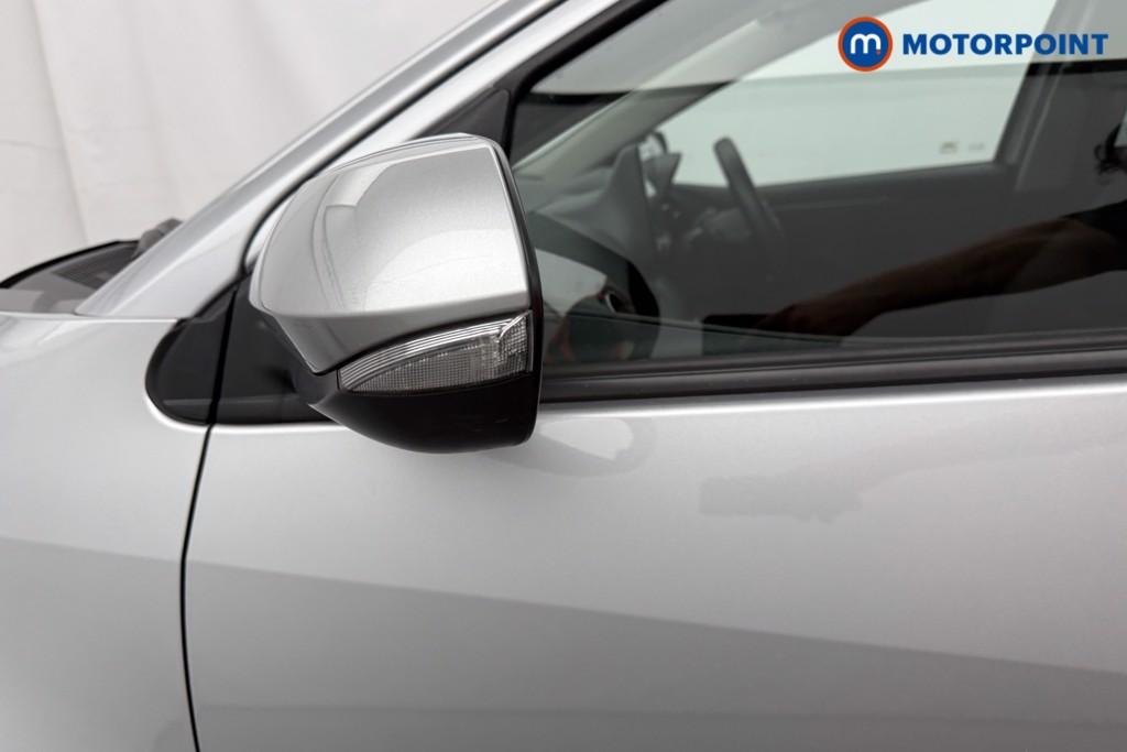 Toyota Yaris Design Automatic Petrol-Electric Hybrid Hatchback - Stock Number (1626706) - 19th supplementary image