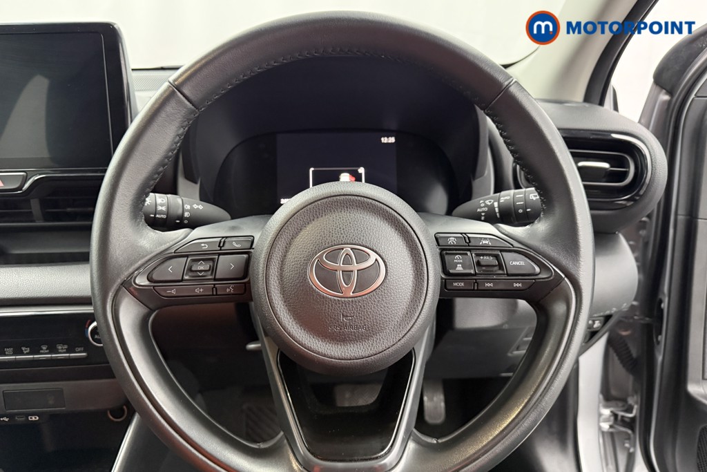Toyota Yaris Design Automatic Petrol-Electric Hybrid Hatchback - Stock Number (1626706) - 1st supplementary image