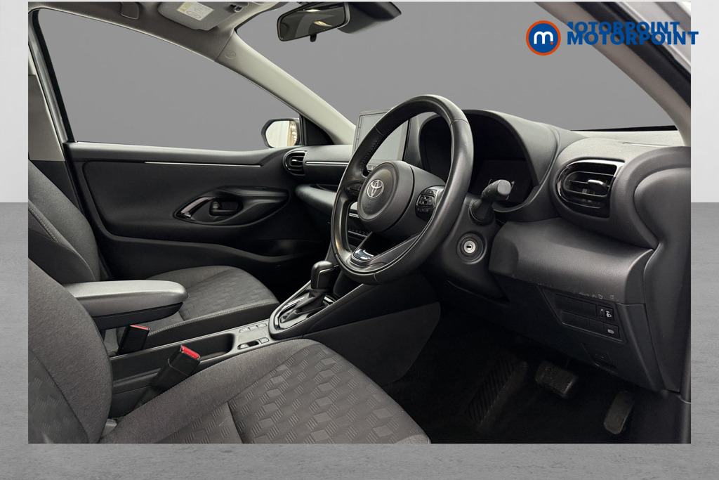 Toyota Yaris Design Automatic Petrol-Electric Hybrid Hatchback - Stock Number (1626706) - Passenger side