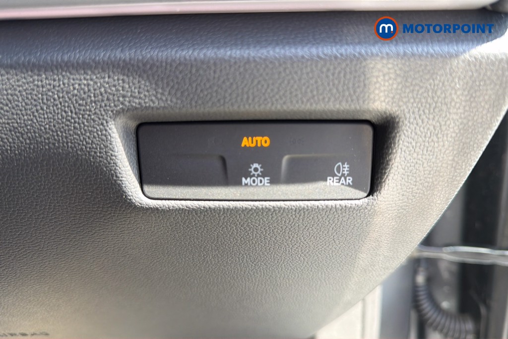 Volkswagen Passat Life Automatic Petrol Plug-In Hybrid Estate - Stock Number (1632882) - 18th supplementary image
