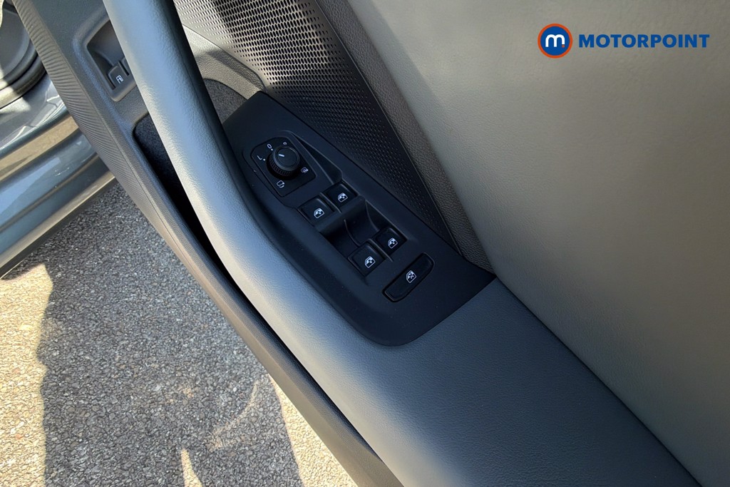 Volkswagen Passat Life Automatic Petrol Plug-In Hybrid Estate - Stock Number (1632882) - 20th supplementary image
