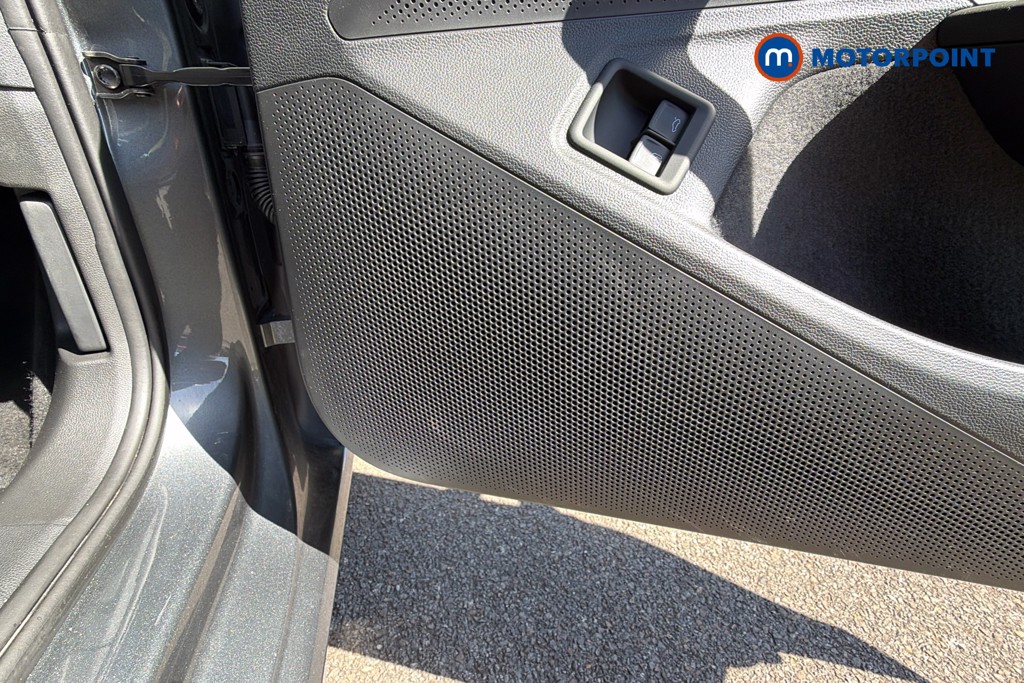 Volkswagen Passat Life Automatic Petrol Plug-In Hybrid Estate - Stock Number (1632882) - 21st supplementary image