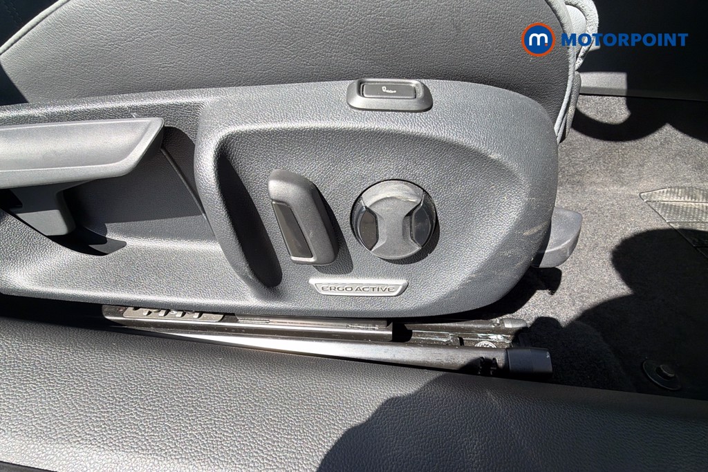 Volkswagen Passat Life Automatic Petrol Plug-In Hybrid Estate - Stock Number (1632882) - 25th supplementary image