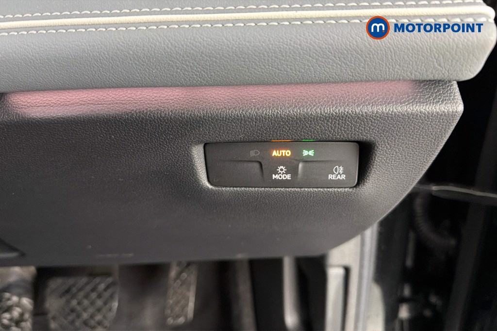 Volkswagen Passat Life Automatic Petrol Plug-In Hybrid Estate - Stock Number (1632891) - 18th supplementary image