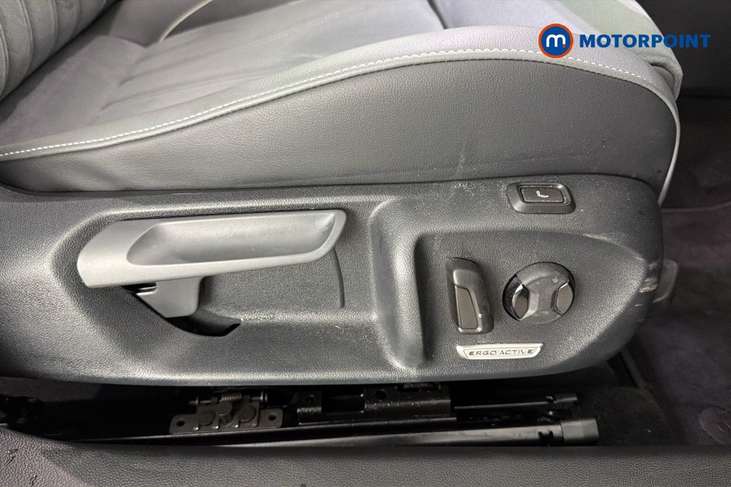 Volkswagen Passat Life Automatic Petrol Plug-In Hybrid Estate - Stock Number (1632891) - 25th supplementary image