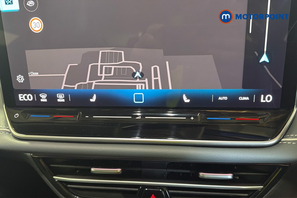 Volkswagen Passat Life Automatic Petrol Plug-In Hybrid Estate - Stock Number (1632907) - 12th supplementary image