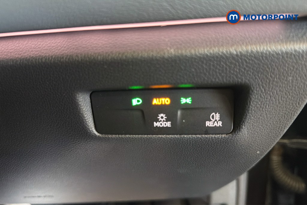 Volkswagen Passat Life Automatic Petrol Plug-In Hybrid Estate - Stock Number (1632907) - 18th supplementary image