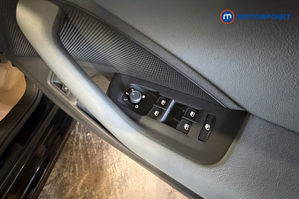 Volkswagen Passat Life Automatic Petrol Plug-In Hybrid Estate - Stock Number (1632907) - 20th supplementary image