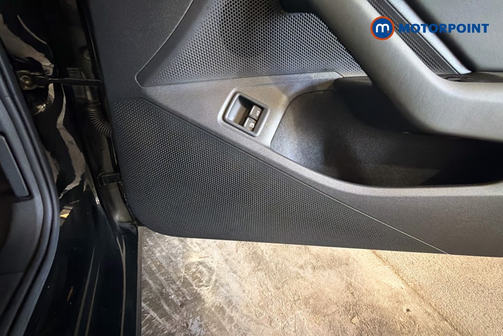 Volkswagen Passat Life Automatic Petrol Plug-In Hybrid Estate - Stock Number (1632907) - 21st supplementary image