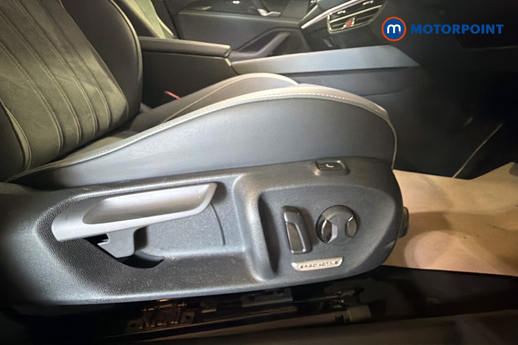 Volkswagen Passat Life Automatic Petrol Plug-In Hybrid Estate - Stock Number (1632907) - 25th supplementary image