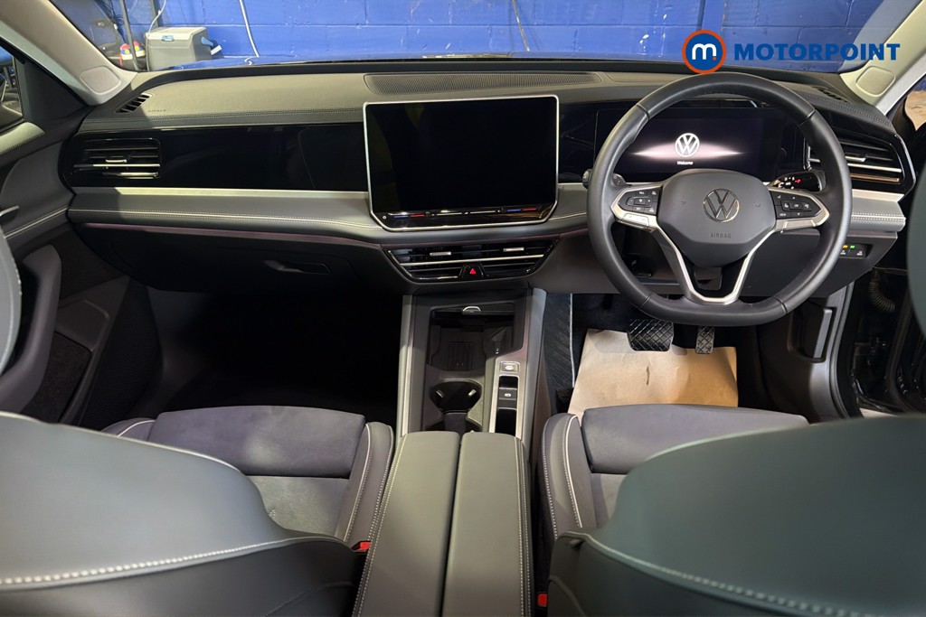 Volkswagen Passat Life Automatic Petrol Plug-In Hybrid Estate - Stock Number (1632907) - 1st supplementary image