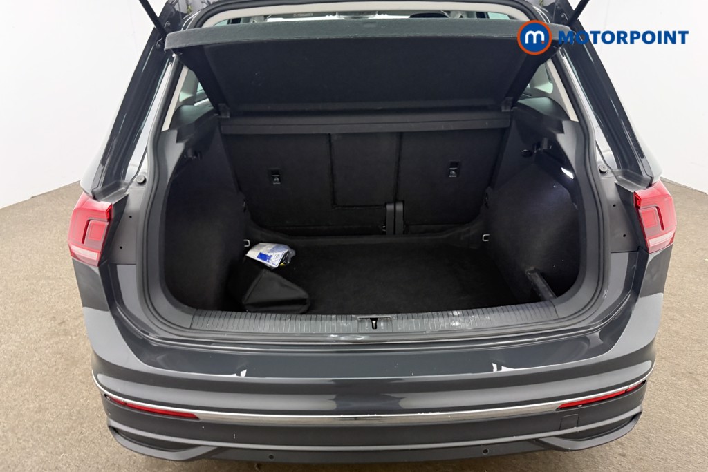 Volkswagen Tiguan Life Automatic Petrol SUV - Stock Number (1633674) - 5th supplementary image