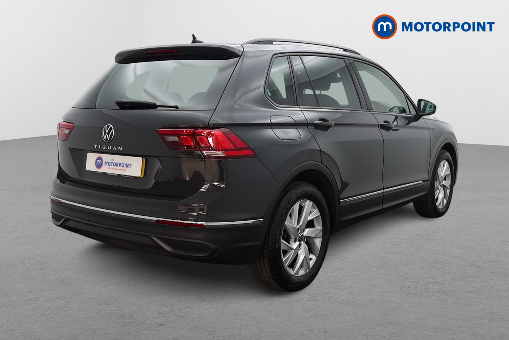 Volkswagen Tiguan Life Automatic Petrol SUV - Stock Number (1633674) - Drivers side rear corner
